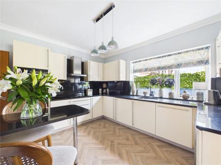 1 bedroom Detached bungalow for sale in Siston Common, Bristol