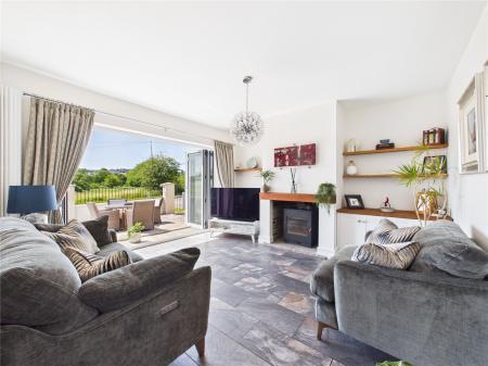 1 bedroom Detached bungalow for sale in Siston Common, Bristol