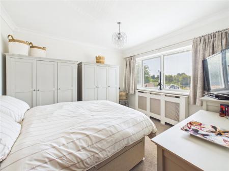 1 bedroom Detached bungalow for sale in Siston Common, Bristol
