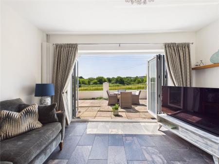 1 bedroom Detached bungalow for sale in Siston Common, Bristol