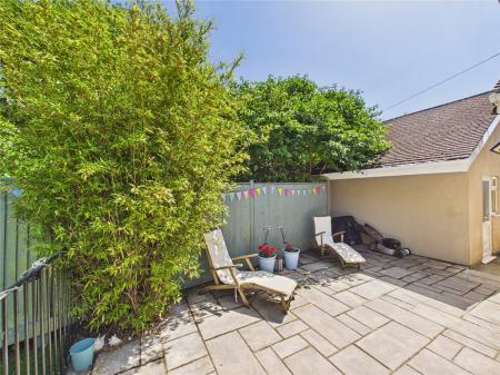 1 bedroom Detached bungalow for sale in Siston Common, Bristol