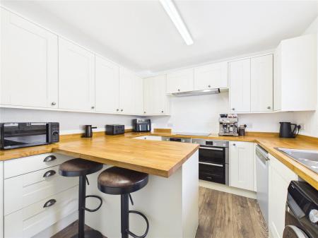 3 bedroom Semi-detached house for sale in Roy King Gardens, Warmley
