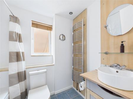 2 bedroom Link detached house for sale in Churchill Close, Barrs Court