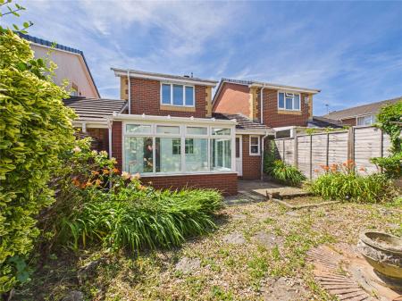 2 bedroom Link detached house for sale in Churchill Close, Barrs Court