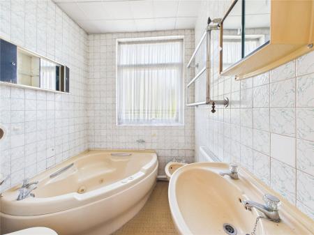 3 bedroom Detached house for sale in West Street, Oldland Common