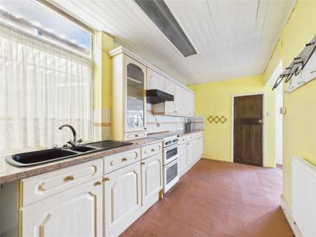 3 bedroom Detached house for sale in West Street, Oldland Common