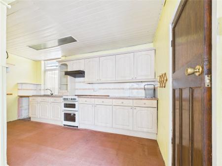 3 bedroom Detached house for sale in West Street, Oldland Common