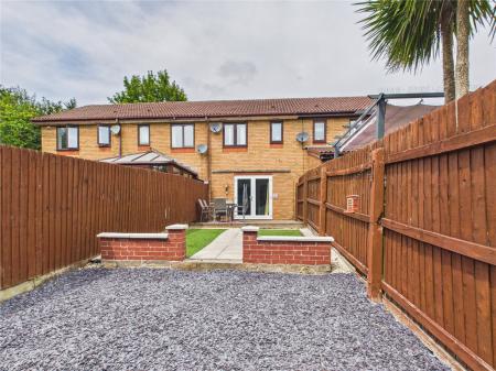 2 bedroom Terraced House for sale in Stoneleigh Drive, Barrs Court