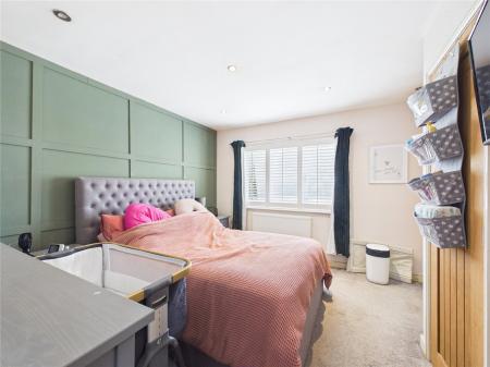 2 bedroom Terraced House for sale in Stoneleigh Drive, Barrs Court