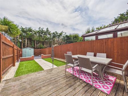 2 bedroom Terraced House for sale in Stoneleigh Drive, Barrs Court