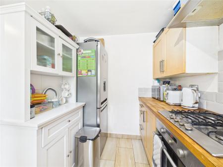 2 bedroom Terraced House for sale in Stoneleigh Drive, Barrs Court