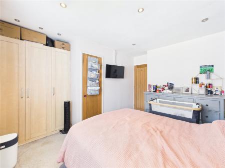 2 bedroom Terraced House for sale in Stoneleigh Drive, Barrs Court