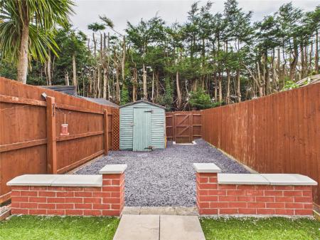 2 bedroom Terraced House for sale in Stoneleigh Drive, Barrs Court