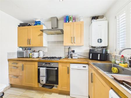 2 bedroom Terraced House for sale in Stoneleigh Drive, Barrs Court