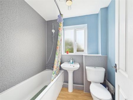 3 bedroom Link detached house for sale in Lees Lane, North Common