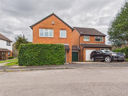 3 bedroom Link detached house for sale in Lees Lane, North Common