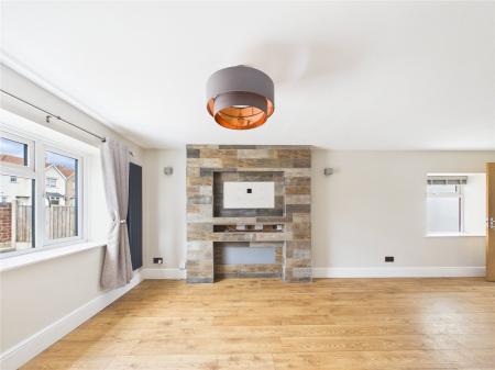 2 bedroom Detached house for sale in Parkwall Road, Cadbury Heath
