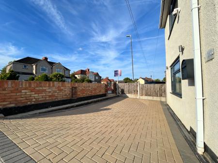 2 bedroom Detached house for sale in Parkwall Road, Cadbury Heath