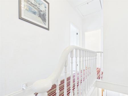 3 bedroom End of terrace house for sale in High Street, Oldland Common