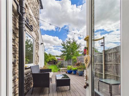 3 bedroom End of terrace house for sale in High Street, Oldland Common
