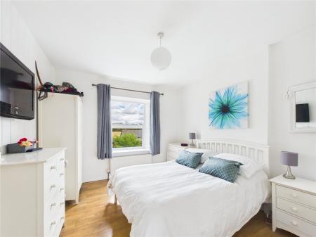 3 bedroom End of terrace house for sale in High Street, Oldland Common