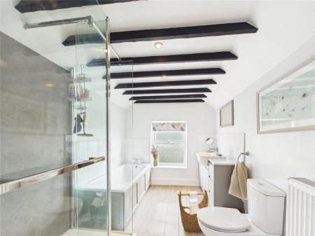 3 bedroom End of terrace house for sale in High Street, Oldland Common