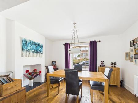 3 bedroom End of terrace house for sale in High Street, Oldland Common