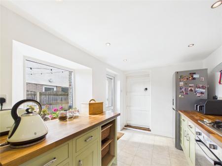 3 bedroom End of terrace house for sale in High Street, Oldland Common