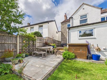 3 bedroom End of terrace house for sale in High Street, Oldland Common