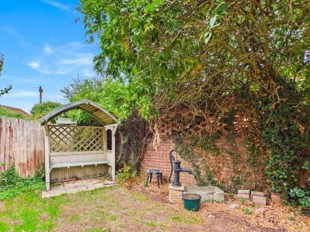 4 bedroom Detached house for sale in Hopland Close, Longwell Green