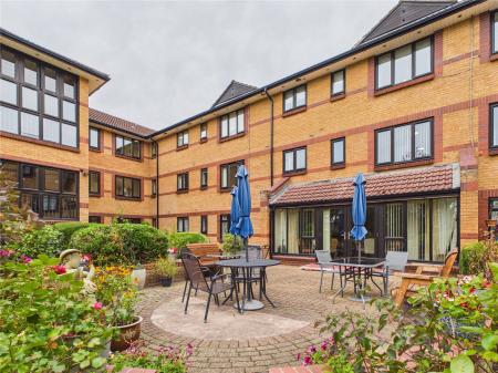 1 bedroom Ground floor flat for sale in Cloverdale Drive, Longwell Green