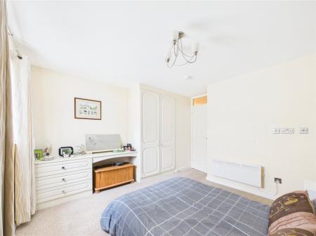 1 bedroom Ground floor flat for sale in Cloverdale Drive, Longwell Green