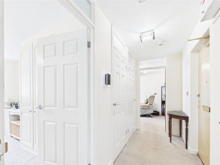 1 bedroom Ground floor flat for sale in Cloverdale Drive, Longwell Green