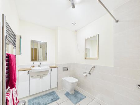 1 bedroom Flat for sale in Magpie Court, High Street