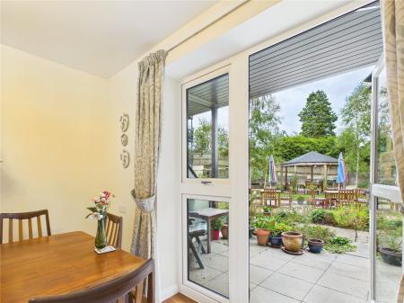 1 bedroom Flat for sale in Magpie Court, High Street