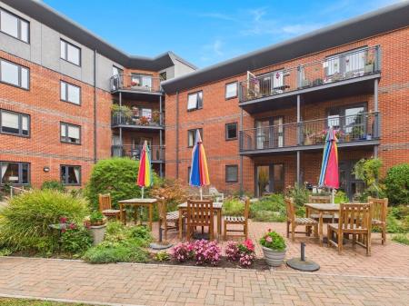1 bedroom Flat for sale in Magpie Court, High Street