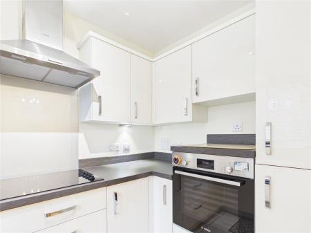 1 bedroom Flat for sale in Magpie Court, High Street