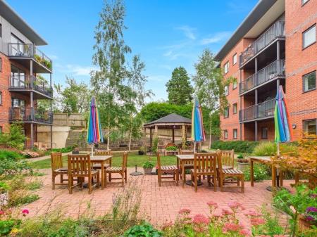1 bedroom Flat for sale in Magpie Court, High Street