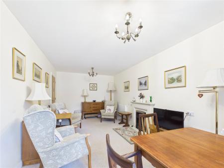 1 bedroom Flat for sale in Magpie Court, High Street
