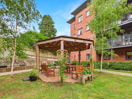 1 bedroom Flat for sale in Magpie Court, High Street