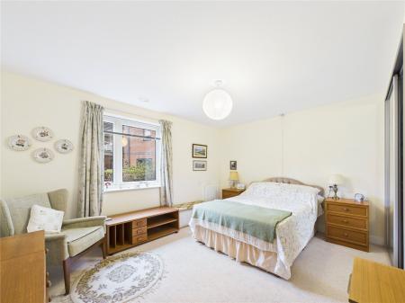1 bedroom Flat for sale in Magpie Court, High Street