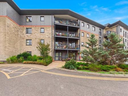 Magpie Court, High Street