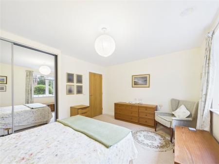1 bedroom Flat for sale in Magpie Court, High Street