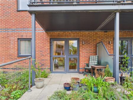 1 bedroom Flat for sale in Magpie Court, High Street