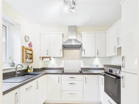 1 bedroom Flat for sale in Magpie Court, High Street