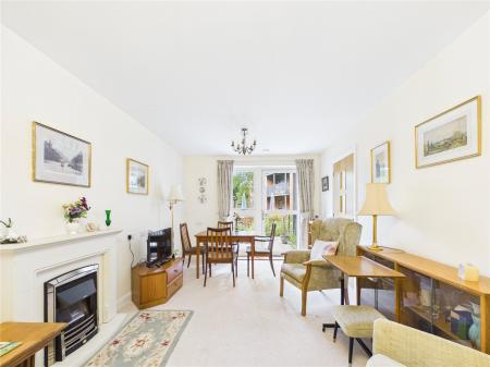 1 bedroom Flat for sale in Magpie Court, High Street