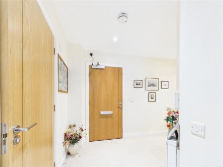1 bedroom Flat for sale in Magpie Court, High Street