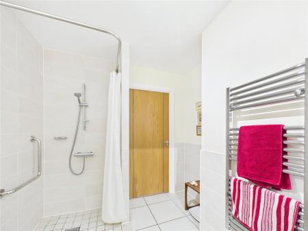 1 bedroom Flat for sale in Magpie Court, High Street