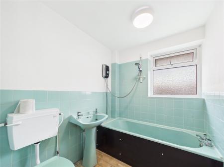 3 bedroom Semi-detached house for sale in Albany Way, North Common