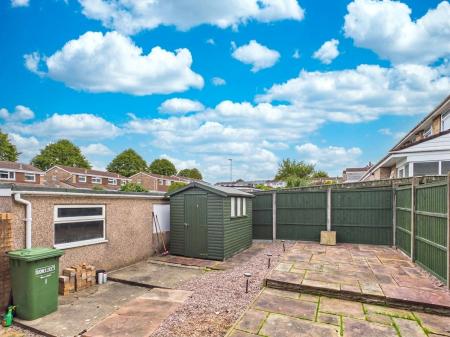 3 bedroom Semi-detached house for sale in Albany Way, North Common